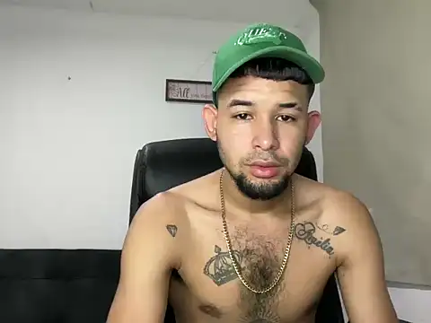 Snapshot of enyel_100 chatting on 03/02/26, 06:48 enyel 100 online show from 03/02/26, 06:48