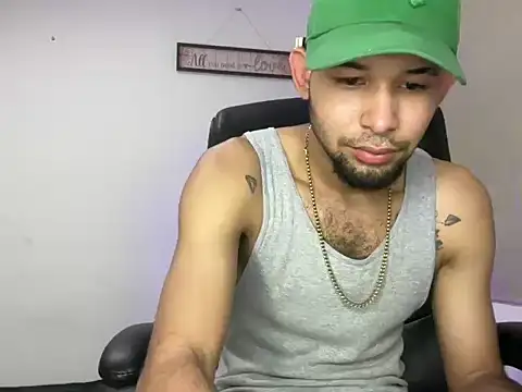 Snapshot of enyel_100 chatting on 03/04/26, 09:32 enyel 100 online show from 03/04/26, 09:32