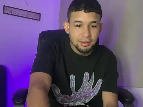 Snapshot of enyel_100 chatting on 03/18/26, 09:34 enyel 100 online show from 03/18/26, 09:34