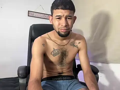 Snapshot of enyel_100 chatting on 03/27/26, 05:56 enyel 100 online show from 03/27/26, 05:56