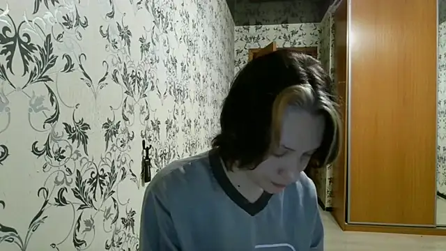 LxayBloom online show from 04/28/26, 02:27