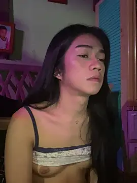 Snapshot of EnviousMaddie chatting on 04/16/26, 12:28 EnviousMaddie online show from 04/16/26, 12:28
