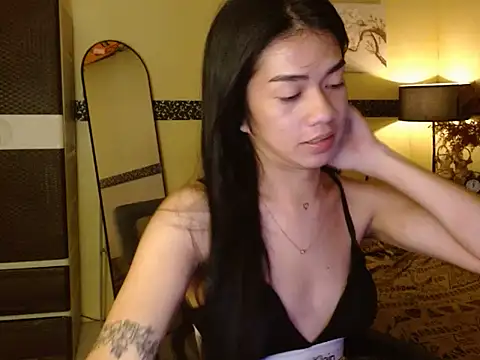 Snapshot of EnviousMaddie chatting on 04/25/26, 04:04 EnviousMaddie online show from 04/25/26, 04:04