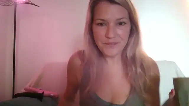 Snapshot of Pxetiteblonde1 chatting on 01/08/26, 11:23 Pxetiteblonde1 online show from 01/08/26, 11:23