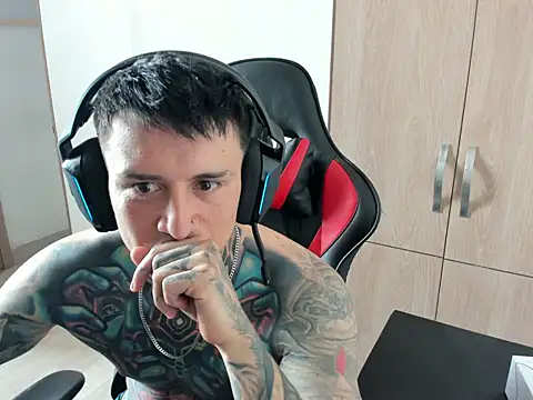 Snapshot of Chrissblack chatting on 03/05/26, 04:36 Chrissblack online show from 03/05/26, 04:36