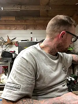 Snapshot of WIDBIGWHITECOCK chatting on 02/02/26, 04:33 WIDBIGWHITECOCK online show from 02/02/26, 04:33