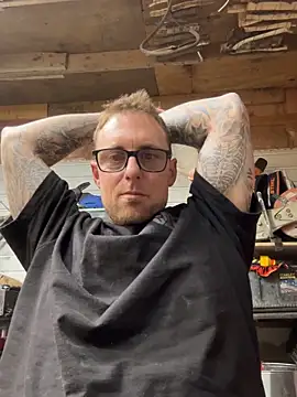 Snapshot of WIDBIGWHITECOCK chatting on 02/17/26, 05:26 WIDBIGWHITECOCK online show from 02/17/26, 05:26