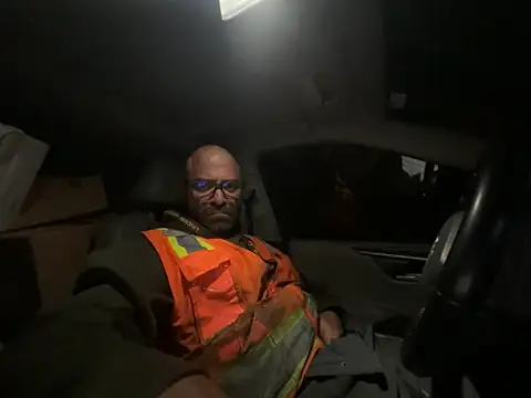 Snapshot of calimeatstick chatting on 03/18/26, 12:19 calimeatstick online show from 03/18/26, 12:19