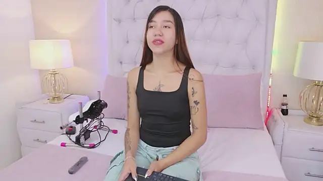 Snapshot of VioletFroost chatting on 01/11/26, 12:10 VioletFroost online show from 01/11/26, 12:10