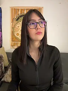 HinaSweet online show from 06/12/26, 01:04