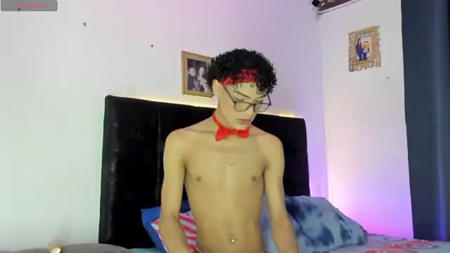 HotboyLyan online show from 05/04/26, 10:11