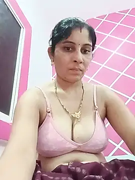 Snapshot of Hot_ree85 chatting on 06/20/26, 10:51 Hot ree85 online show from 06/20/26, 10:51