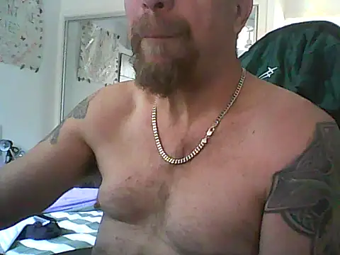 Snapshot of loudandproud chatting on 04/01/26, 09:56 loudandproud online show from 04/01/26, 09:56