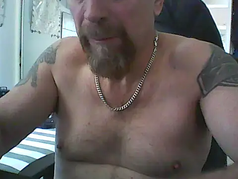 Snapshot of loudandproud chatting on 04/23/26, 01:51 loudandproud online show from 04/23/26, 01:51