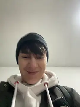 Snapshot of ravenryx chatting on 01/15/26, 05:23 ravenryx online show from 01/15/26, 05:23