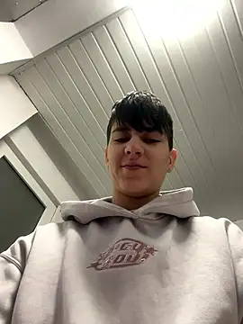 Snapshot of ravenryx chatting on 01/19/26, 06:06 ravenryx online show from 01/19/26, 06:06