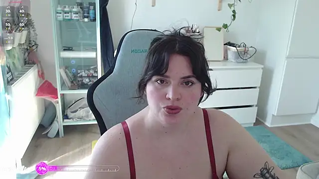 Snapshot of YourPrettyHazel chatting on 03/20/26, 10:42 YourPrettyHazel online show from 03/20/26, 10:42