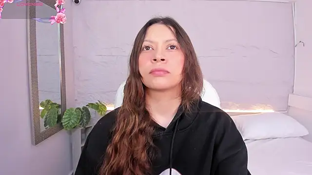 lanna 18  online show from 04/24/26, 11:45