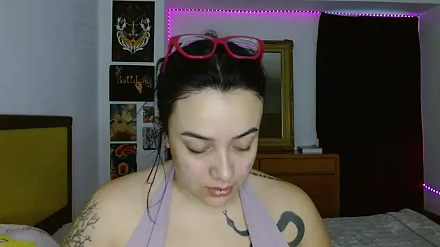 Snapshot of Nova-Satela chatting on 03/05/26, 05:20 Nova-Satela online show from 03/05/26, 05:20