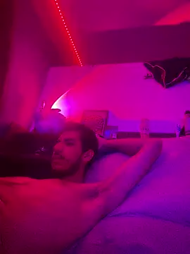 Snapshot of vinihfeh chatting on 04/01/26, 02:03 vinihfeh online show from 04/01/26, 02:03