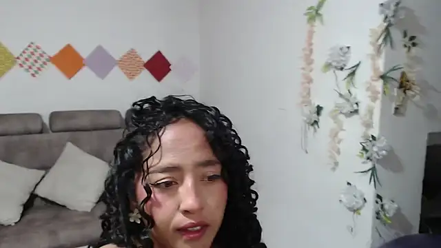 Snapshot of 23velvet chatting on 01/13/26, 04:40 23velvet online show from 01/13/26, 04:40