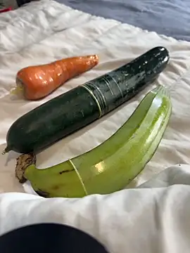 Snapshot of dani_bela chatting on 02/24/26, 02:20 dani bela online show from 02/24/26, 02:20