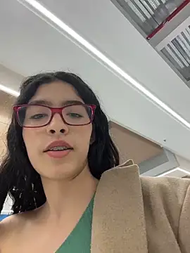 Snapshot of dani_bela chatting on 03/17/26, 12:37 dani bela online show from 03/17/26, 12:37