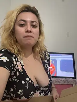 Snapshot of Lililuxx chatting on 03/08/26, 02:15 Lililuxx online show from 03/08/26, 02:15