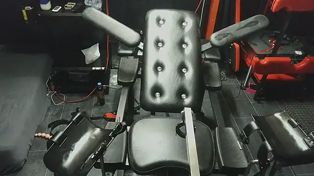 Snapshot of ashleyandtommy1 chatting on 01/11/26, 08:36 ashleyandtommy1 online show from 01/11/26, 08:36