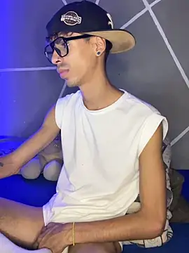 Snapshot of alexx_23cm chatting on 01/19/26, 01:31 alexx 23cm online show from 01/19/26, 01:31