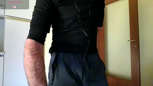 Snapshot of Ele7b5 chatting on 05/04/26, 01:18 Ele7b5 online show from 05/04/26, 01:18