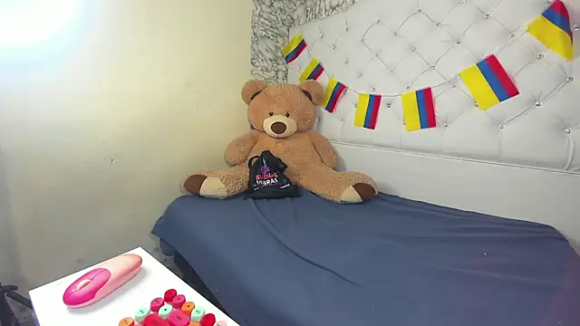 Mia Miller001 online show from 06/23/26, 12:25