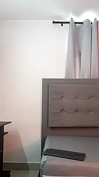 Snapshot of saray_reesee chatting on 02/26/26, 04:28 saray reesee online show from 02/26/26, 04:28