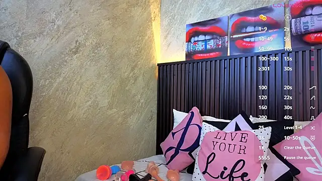 tanisha  lux online show from 06/13/26, 12:41
