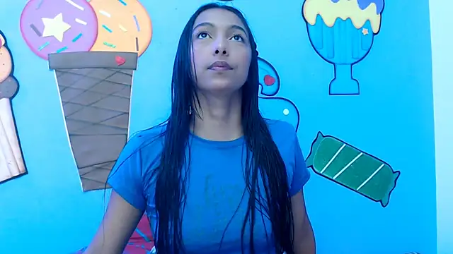 Snapshot of skinnysexzara18 chatting on 02/13/26, 01:12 skinnysexzara18 online show from 02/13/26, 01:12