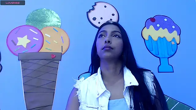 Snapshot of skinnysexzara18 chatting on 03/01/26, 02:13 skinnysexzara18 online show from 03/01/26, 02:13