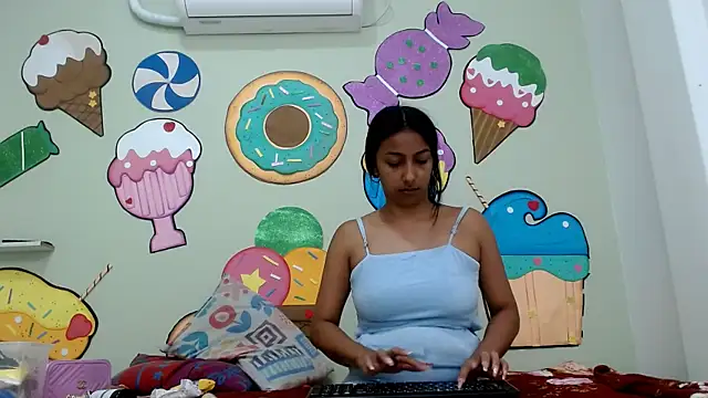 Snapshot of skinnysexzara18 chatting on 03/21/26, 02:16 skinnysexzara18 online show from 03/21/26, 02:16