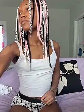 Snapshot of xouniq chatting on 02/24/26, 07:34 xouniq online show from 02/24/26, 07:34