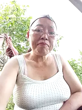 Snapshot of Agnes-baby chatting on 05/14/26, 10:44 Agnes-baby online show from 05/14/26, 10:44