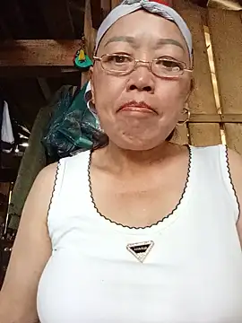 Snapshot of Agnes-baby chatting on 05/18/26, 04:07 Agnes-baby online show from 05/18/26, 04:07