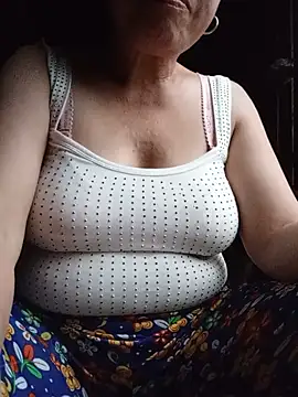 Snapshot of Agnes-baby chatting on 06/04/26, 11:16 Agnes-baby online show from 06/04/26, 11:16