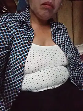 Snapshot of Agnes-baby chatting on 06/11/26, 12:32 Agnes-baby online show from 06/11/26, 12:32