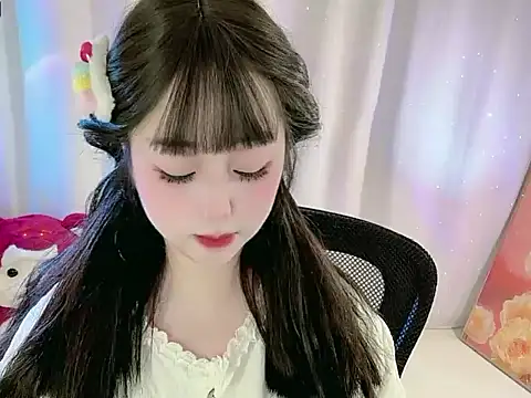 Snapshot of CLaire-5 chatting on 02/02/26, 12:15 CLaire-5 online show from 02/02/26, 12:15