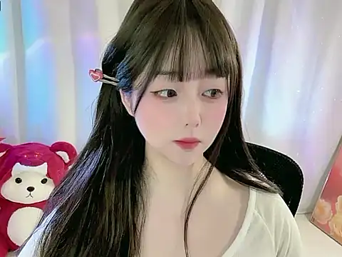 Snapshot of CLaire-5 chatting on 02/16/26, 09:05 CLaire-5 online show from 02/16/26, 09:05