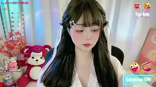 Snapshot of CLaire-5 chatting on 02/19/26, 11:39 CLaire-5 online show from 02/19/26, 11:39