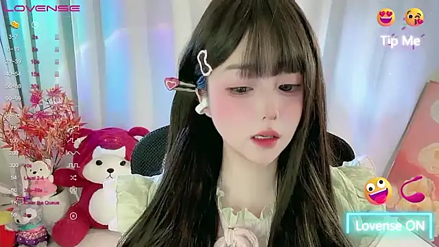 Snapshot of CLaire-5 chatting on 02/25/26, 01:54 CLaire-5 online show from 02/25/26, 01:54