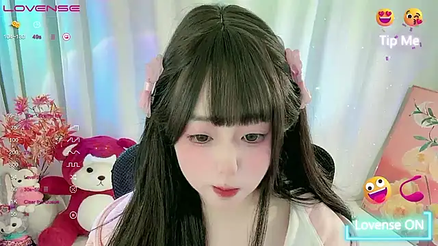 Snapshot of CLaire-5 chatting on 03/06/26, 12:40 CLaire-5 online show from 03/06/26, 12:40