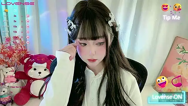 Snapshot of CLaire-5 chatting on 03/07/26, 08:39 CLaire-5 online show from 03/07/26, 08:39