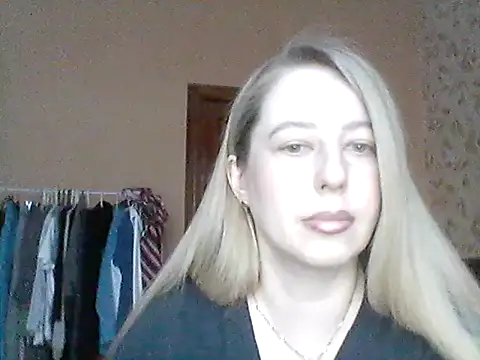 Snapshot of Miralisse chatting on 02/21/26, 02:51 Miralisse online show from 02/21/26, 02:51