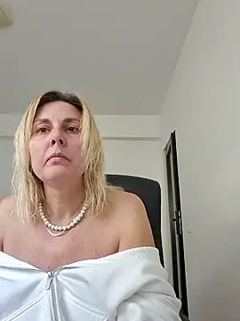 Amelia9798 online show from 03/08/26, 05:22